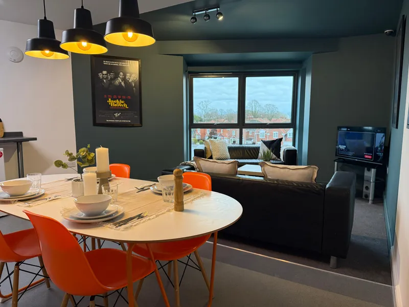 Premium // Lincoln Bishop Students // 6 Bed // All Ensuite - Image 1